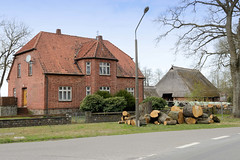 Morass ist ein Ort in der gleichnamigen Gemeinde  im Landkreis Ludwigslust-Parchim in Mecklenburg-Vorpommern; Wohnhaus mit Erker.