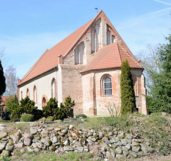 Rubkow ist ein Ort und gleichnamige Gemeinde im Landkreis Vorpommern-Greifswald im Bundesland Mecklenburg-Vorpommern; Dorfkirche Kirchenschiff - Feldsteinmauer.