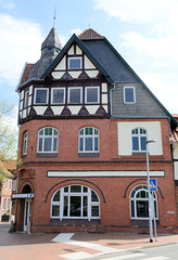 Bad Bevensen ist eine Stadt im Landkreis Uelzen im Bundesland Niedersachsen; ehem. Gasthaus mit Dachturm und Giebelfachwerk.