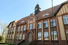 Eldena ist ein Ortsteil der Hansestadt Greifswald in Mecklenburg-Vorpommern;  ehem. Landwirtschaftsschule.