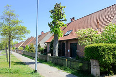 Wüstmark  ist ein Stadtteil von Schwerin, der Landeshauptstadt  von Mecklenburg-Vorpommern;   Doppelhäuser mit kleinem Vorgarten.