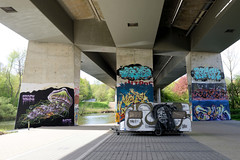 Bilder aus  Kiel - Landeshauptstadt von Schleswig-Holstein; Brücke vom Ostring über die Schwentine - Brückenpfeiler mit Graffiti.