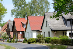 Fotos aus Neustadt-Glewe im Landkreis Ludwigslust-Parchim in Mecklenburg-Vorpommern; Einzelhäuser mit Satteldach.