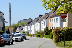 Fotos von Kiel - Landeshauptstadt von Schlesiwg-Holstein;  einheitliche, einstöckige Wohnblocks mit Dachausbau und Satteldach.