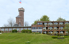 Lütjenburg  ist eine Stadt im Kreis Plön in Schleswig-Holstein; Bismarckturm, Hotel.