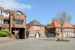 Oldenburg in Holstein  ist eine Stadt in Schleswig-Holstein im Kreis Ostholstein; historische und moderne Architektur Kleine Schmützstraße.