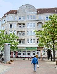 Bilder aus  Kiel - Landeshauptstadt von Schleswig-Holstein; Vinetaplatz - Zentrum vom Stadtteil Gaarden.
