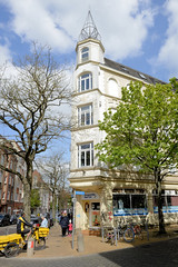Bilder aus  Kiel - Landeshauptstadt von Schleswig-Holstein;  mehrstöckiges Jugendstilgebäude in der Johannesstraße - Turmdach.