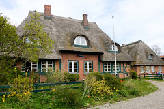 Stakendorf ist eine Gemeinde im Kreis Plön in Schleswig-Holstein; Reetdachhäuser.