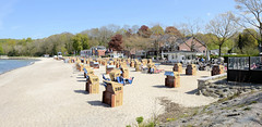 Heikendorf ist eine Gemeinde im Kreis Plön in Schleswig-Holstein; Strand mit Strandkörben.