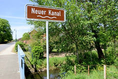 Lauf vom Neuen Kanal im Gemeindegebiet von Lüblow; Kanalbrücke, Namensschild.