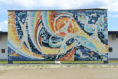 Weißwasser, Oberlausitz   - obersorbisch Běła Woda - ist eine Stadt im Landkreis Görlitz in Sachsen; Wandbild Lebensfreude - 6 x 12 m großes Keramik-Wandbild, Künstler Georgios Wlachopoulo. Das Bild war bis 2012 in der Aula einer Schule - Neuaufstel