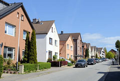 Fotos von Kiel - Landeshauptstadt von Schleswig-Holstein; einstöckige Wohnblocks mit Dachausbau und Satteldach.