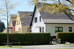 Wüstmark  ist ein Stadtteil von Schwerin, der Landeshauptstadt  von Mecklenburg-Vorpommern; baugleiche Einzelhäuser mit Satteldach.