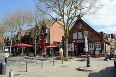 Oldenburg in Holstein  ist eine Stadt in Schleswig-Holstein im Kreis Ostholstein;  Geschäfte am Markt.