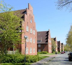 Heiligenhafen ist eine Kleinstadt im Kreis Ostholstein, Schleswig-Holstein; Gebäude der ehm. Fliegerkaserne, bis 1945 Marinekriegsschule - danach Krankenhaus - die Anlage steht unter Denkmalschutz.
