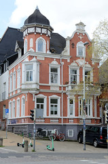 Bilder aus  Kiel - Landeshauptstadt von Schleswig-Holstein; Villa mit Dachturm in der Elisabethstaße.