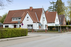 Lütjenburg  ist eine Stadt im Kreis Plön in Schleswig-Holstein; Wohnhaus mit Satteldach und Zwerchgiebel.