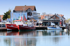 Heiligenhafen ist eine Kleinstadt im Kreis Ostholstein, Schleswig-Holstein;  Fischerkutter am Kai.