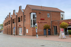 Lütjenburg  ist eine Stadt im Kreis Plön in Schleswig-Holstein; Neubau Wohn- und Geschäftshaus.