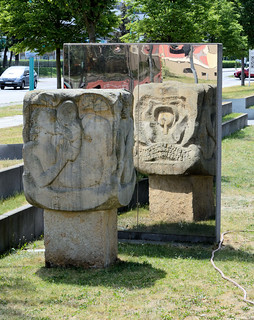 Fotos von Hoyerswerda, obersorbisch  Wojerecy -  Landkreis Bautzen, Freistaat Sachsen;Skulptur Baum des Glücks,  Juri Orechow (Sowjetunion).