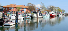 Heiligenhafen ist eine Kleinstadt im Kreis Ostholstein, Schleswig-Holstein;  Fischereihafen.