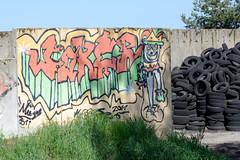 Holthusen ist eine Gemeinde im Landkreis Ludwigslust-Parchim in Mecklenburg-Vorpommern; Reifenlager mit Graffiti.