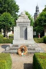 Zeven  ist eine Stadt im Landkreis Rotenburg (Wümme) in Niedersachsen;  Weltkriegsdenkmal.