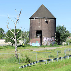 Fotos aus dem Hamburger Stadtteil Veddel, Bezirk Hamburg Mitte; Zombeck-Bunker / Turmbunker am Veddeler Elbdeich / Prielstraße.