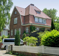 Fotos aus dem Hamburger Stadtteil Bergedorf; Wohnhaus / Villa in der Daniel Hinsche Straße