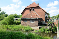 Rotenburg (Wümme) ist eine Stadt und Kreisstadt des gleichnamigen Landkreises  in Niedersachsen;  Mühlengebäude, Wassermühle an der Wiedenau.