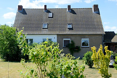 Das Dorf Schönberg ist ein Ortsteil der Hansestadt Seehausen (Altmark) im Landkreis Stendal in Sachsen-Anhalt; Doppelhaus.