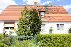 Das Straßendorf  Busch ist ein Ortsteil der Gemeinde Iden im Landkreis Stendal in Sachsen-Anhalt; ; Doppelhaus.