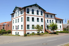Das Ostseebad   Graal-Müritz   ist eine Gemeinde   im Landkreis Rostock in Mecklenburg-Vorpommern; Rathaus in Müritz, Ribnitzer Straße.