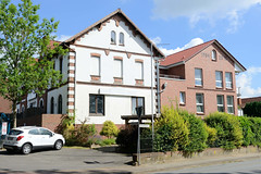 Hollenstedt   ist ein Ortsteil in der gleichnamigen Gemeinde im Landkreis Harburg in Niedersachsen; historische und moderne Architektur.