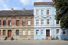 Wittenberge  ist eine Stadt im Landkreis Prignitz in Brandenburgs; Etagenhäuser der Gründerzeit - restauriert + Leerstand.
