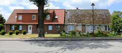 Karstädt  ist eine Gemeinde im Landkreis Prignitz im  Bundesland Brandenburg; Doppelhaus, renoviert und ursprünglicher Zustand.