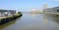 Fotos aus dem Hamburger Stadtteil Hafencity, Bezirk Hamburg Mitte; Blick vom Baakenhafen zur Norderelbe und der Baustelle am Überseequartier.