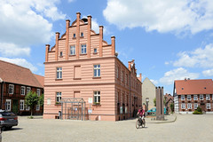Die Hansestadt  Werben  (Elbe) ist eine Stadt im  Landkreis Stendal in Sachsen-Anhalt;  Rathaus mit Treppengiebel, Marktplatz.