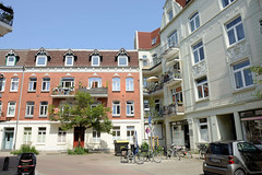 Fotos aus dem Hamburger Stadtteil Bergedorf; historische Wohnhäuser / Geschäftshäuser im Reetwerder, errichtet um 1900.