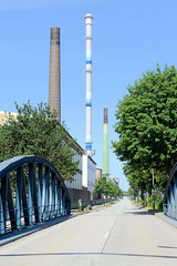 Fotos aus dem Hamburger Stadtteil Veddel, Bezirk Hamburg Mitte;  Schornsteine des Metallverabeitungs-Unternehmens Aurubis an der Hovestraße.