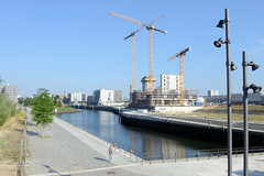 Fotos aus dem Hamburger Stadtteil Hafencity, Bezirk Hamburg Mitte; Baakenkai am Baakenhafen / Amerigo-Vespucci-Platz.