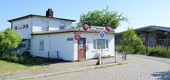 Fotos aus dem Hamburger Stadtteil Veddel, Bezirk Hamburg Mitte; Gebäude der Veddeler Fischgaststätte an der Tunnelstraße.