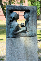 Rotenburg (Wümme) ist eine Stadt und Kreisstadt des gleichnamigen Landkreises  in Niedersachsen; Skulptur Argumente - Künstler Bernd Altenstein.