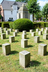 Zeven  ist eine Stadt im Landkreis Rotenburg (Wümme) in Niedersachsen;  Weltkriegsdenkmal.