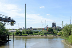 Fotos aus dem Hamburger Stadtteil Veddel, Bezirk Hamburg Mitte; Blick über den Moorkanal zum Müggenburger Kanal und den Industrieanlagen.