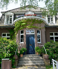 Fotos aus dem Hamburger Stadtteil Bergedorf; Villa in der Hermann Distel Straße, erbaut 1910 - Architekt Hermann Distel / das Gebäude steht unter Denkmalschutz.