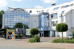 Rotenburg (Wümme) ist eine Stadt und Kreisstadt des gleichnamigen Landkreises  in Niedersachsen;  moderne Architektur / Verwaltungsgebäude  an der Mühlenstraße / Gerberstraße.