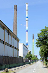 Fotos aus dem Hamburger Stadtteil Veddel, Bezirk Hamburg Mitte; Schornsteine des Metallverabeitungs-Unternehmens Aurubis an der Hovestraße.