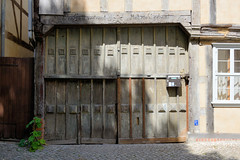 Die Hansestadt  Werben  (Elbe) ist eine Stadt im  Landkreis Stendal in Sachsen-Anhalt;  großes Holztor - Einfahrt - Balken Inschrift, Wer Gott vertraut, hat wohl gebaut.